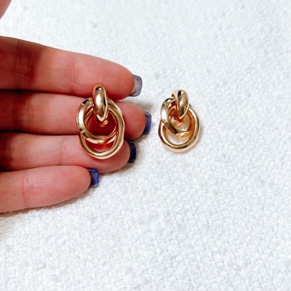 Minimalist twist hoop stud earrings M230 - Picture 2 of 3